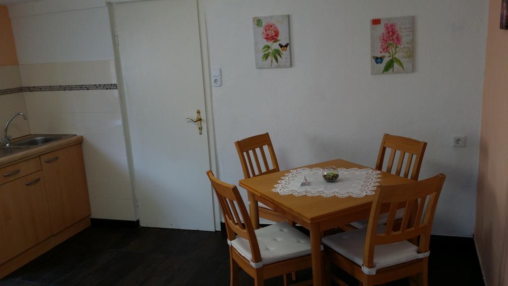 Apartement Victoria Swisttal Habitación foto
